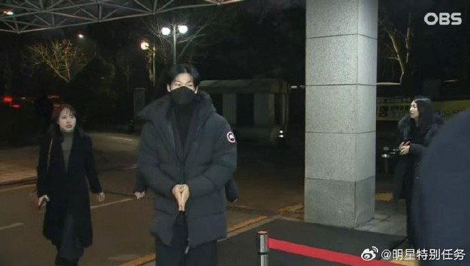 Hot search Weibo: Vì sao Hứa Quang Hán có mặt tại đám tang Lee Sun Kyun? - Ảnh 3.