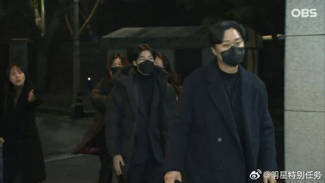 Hot search Weibo: Vì sao Hứa Quang Hán có mặt tại đám tang Lee Sun Kyun? - Ảnh 4.