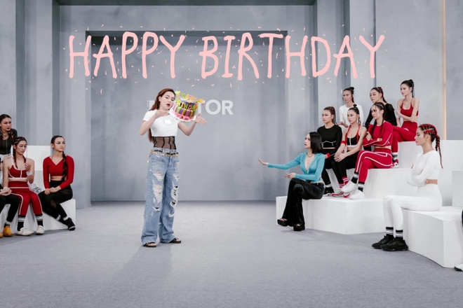 Hội chị đại đọ sắc n&eacute;t căng trong sinh nhật Hương Giang, Lan Khu&ecirc; mượn dịp t&igrave;nh tứ với chồng đại gia - Ảnh 3.