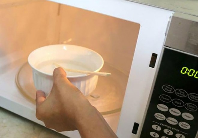 C&oacute; n&ecirc;n đun s&ocirc;i nước bằng l&ograve; vi s&oacute;ng kh&ocirc;ng? Chuy&ecirc;n gia đưa ra lời giải th&iacute;ch, c&oacute; lưu &yacute; đặc biệt - Ảnh 3.