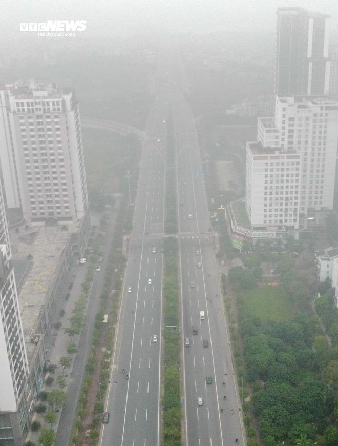 Hà Nội ô nhiễm không khí thứ 3 thế giới, bầu trời mịt mù từ sáng tới trưa - Ảnh 5.