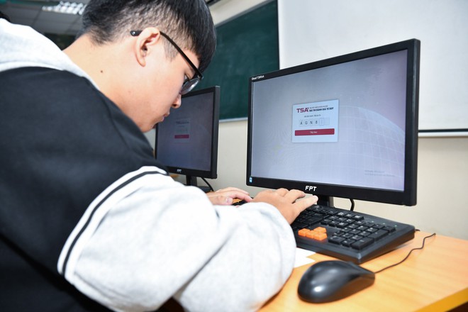 Hơn 2.800 th&iacute; sinh bước v&agrave;o kỳ thi tuyển sinh đại học đầu ti&ecirc;n năm 2024 - Ảnh 7.