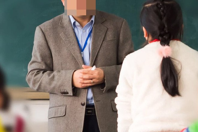 Thầy giáo bị bắt vì tấn công tình dục nữ sinh trong ký túc xá - Ảnh 1.
