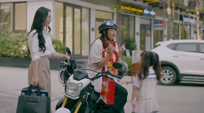 Phim Việt giờ vàng khiến khán giả tắt TV vì quảng cáo quá kém duyên và lộ liễu - Ảnh 3.