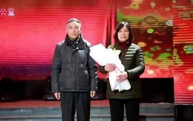 Con qu&aacute; ngỗ nghịch, b&agrave; mẹ soạn một bản hợp đồng c&aacute; cược v&ocirc; l&yacute;: C&aacute;i kết 20 năm sau vượt ngo&agrave;i tưởng tượng - Ảnh 1.