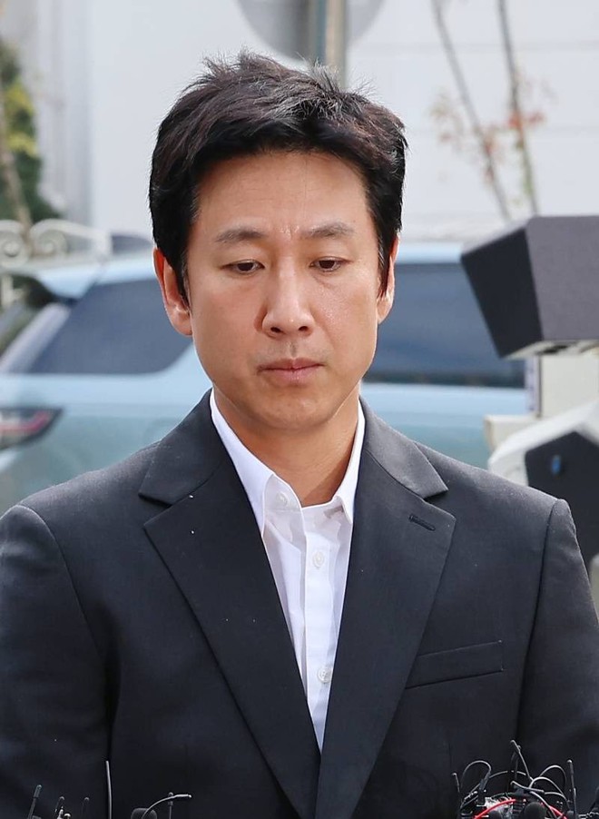 Dispatch bóc trần vụ án Lee Sun Kyun: Tài tử bị nhân tình làm vật hiến tế, cảnh sát thông đồng với truyền thông Hàn điều hướng dư luận - Ảnh 2.