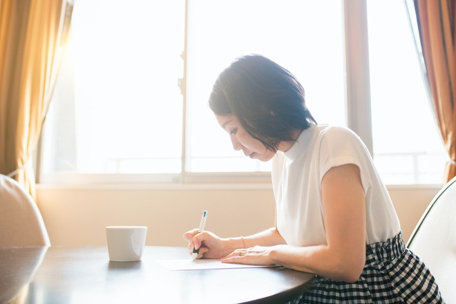 Bước qua tuổi 30, c&ocirc; g&aacute;i ở H&agrave; Nội đ&atilde; nhận ra 5 b&iacute; quyết chi ti&ecirc;u gi&uacute;p phụ nữ c&oacute; cuộc sống hạnh ph&uacute;c hơn - Ảnh 1.