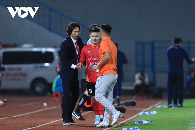 HLV Gong Oh Kyun cảm ơn Quang Hải sau trận Hải Phòng FC 3-1 CLB CAHN - Ảnh 1.