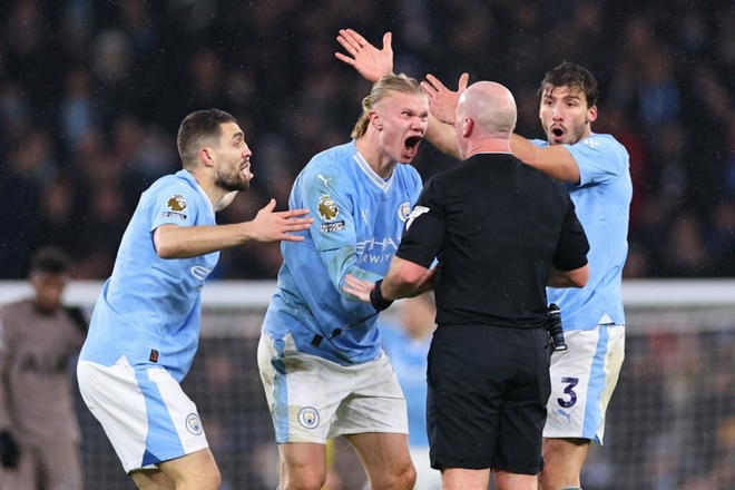 Haaland nổi giận với trọng tài từng rút 2 thẻ đỏ cho Liverpool - Ảnh 4.
