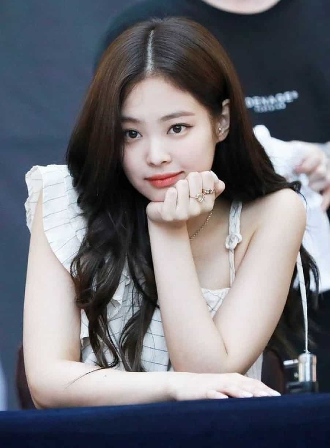 Jennie (Blackpink) tiết lộ bí quyết để có làn da rạng ngời - Ảnh 3.