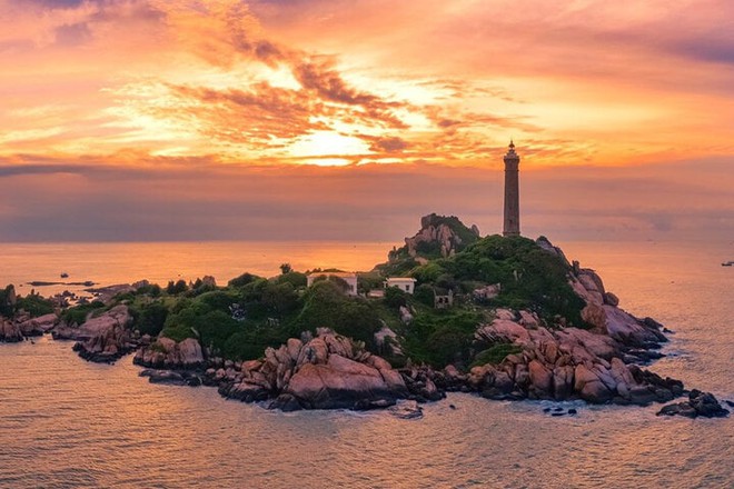 Những ngọn hải đăng đẹp tại Việt Nam - Ảnh 1.