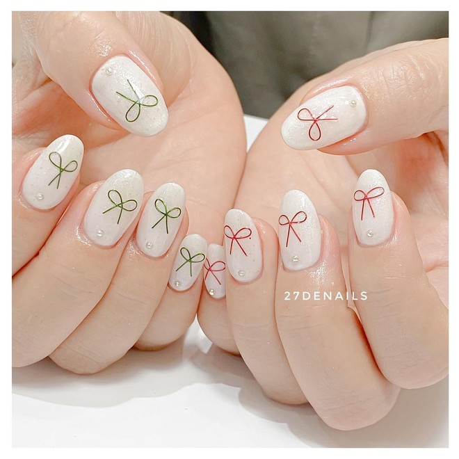 Mẫu nail \&apos;\&apos;phá đảo\&apos;\&apos; mùa Giáng sinh năm nay: Khởi xướng bởi trendsetter Jennie, hội sành điệu đua nhau hưởng ứng - Ảnh 2.