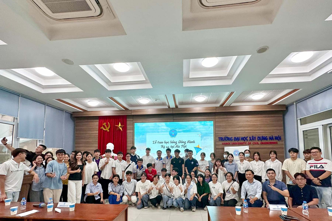  Hơn 2 thập kỷ đồng hành để trao quyền được ước mơ cho sinh viên Việt Nam, lan tỏa tinh thần “lá lành đùm lá rách” vượt biên giới  - Ảnh 5.