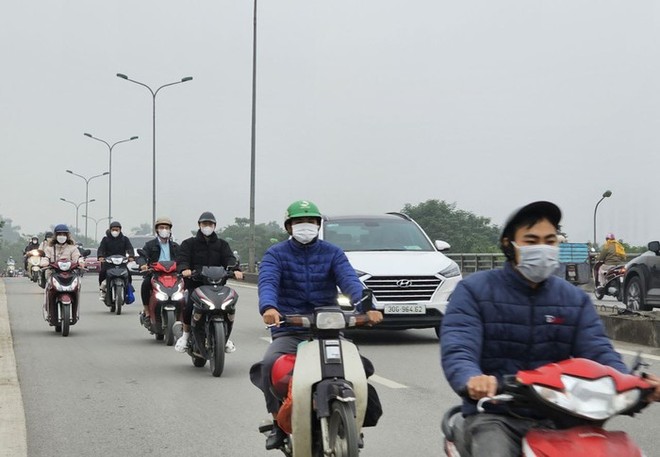 Hà Nội trời mù sương như Sa Pa, ô nhiễm không khí nghiêm trọng - Ảnh 3.