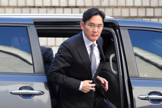 Chủ tịch Samsung gây bão với bức ảnh chưa từng có, khiến dân mạng Hàn Quốc cực tò mò một điều - Ảnh 2.