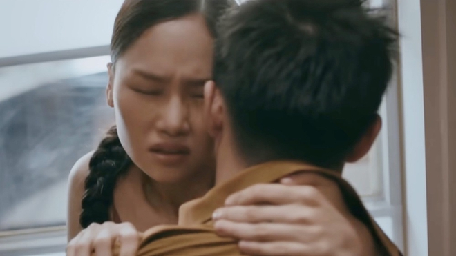 Những cảnh n&oacute;ng bị ch&ecirc; phản cảm trong phim Việt 2023 - Ảnh 3.