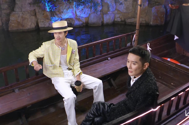 Khoảnh khắc c&oacute; 1-0-2 tại sự kiện GQ: Dương Mịch - Ngh&ecirc; Ni đọ sắc bất ph&acirc;n thắng bại, Dương Si&ecirc;u Việt - Tạ Na quẩy kh&ocirc;ng m&agrave;ng h&igrave;nh tượng - Ảnh 5.