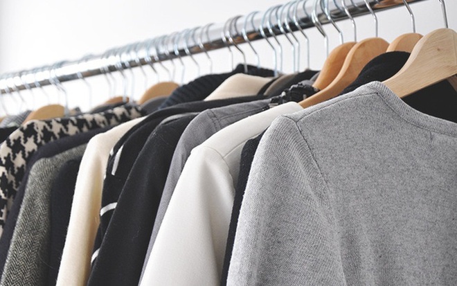  Quần áo mới mua về có cần giặt trước khi mặc không? Việc đơn giản nhưng rất nhiều người làm sai  - Ảnh 1.