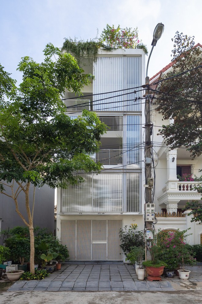 Độc lạ với nh&agrave; phố c&oacute; mặt tiền gần như trong suốt - Ảnh 1.