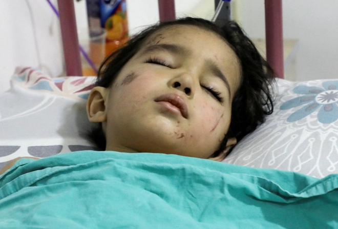 Bé trai 3 tuổi mất cả gia đình trong trận động đất kinh hoàng ở Syria - Ảnh 1.