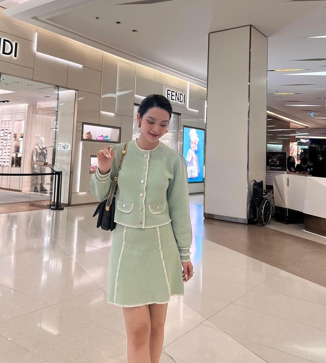 Stylist bật mí trang phục của Quỳnh Lương: Giá tầm 2 - 3 triệu/bộ, có bộ còn gần chục triệu chứ không ít - Ảnh 7.
