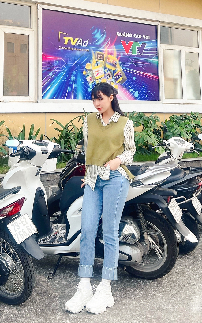 Stylist bật mí trang phục của Quỳnh Lương: Giá tầm 2 - 3 triệu/bộ, có bộ còn gần chục triệu chứ không ít - Ảnh 4.