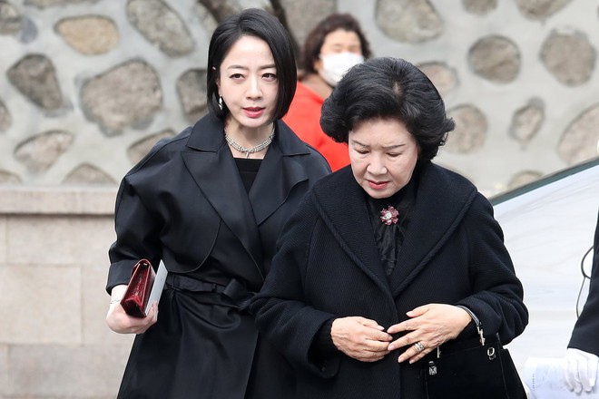 Lee Young Ae gây sốt ở đám cưới gia tộc Hyundai, ai dè bị khí chất của nữ MC kiêm con dâu nức tiếng giới tài phiệt đè bẹp - Ảnh 7.