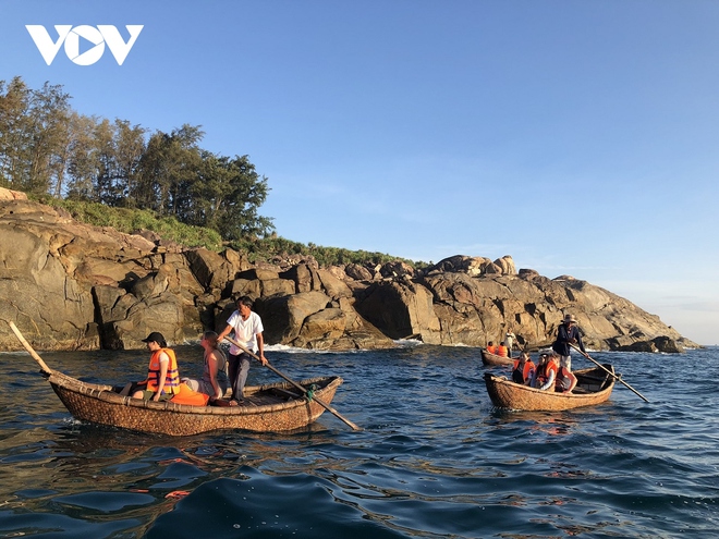 Du lịch Quảng Ngãi với biển đảo hoang sơ, địa chất độc đáo, văn hoá đa đạng - Ảnh 4.