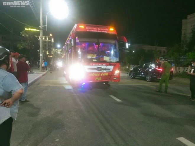 Phú Yên: Xe khách va chạm với xe máy, 2 người tử vong - Ảnh 2.