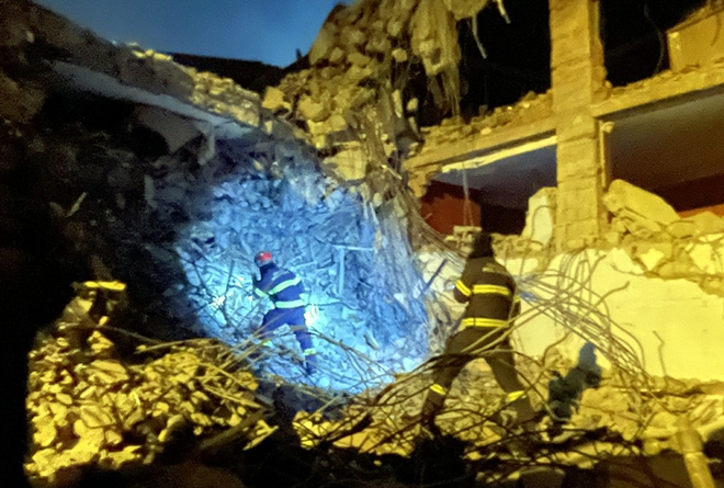 Hình ảnh cảnh sát cứu hộ Việt Nam triển khai tìm kiếm 15 nạn nhân dưới đống đổ nát tại Thổ Nhĩ Kỳ - Ảnh 6.