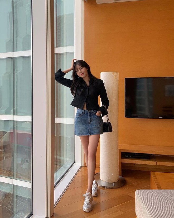 Sao Hàn phối đồ với chân váy ngắn siêu xinh nàng diện theo là trông cao  ráo lại trẻ trung  Báo Phụ Nữ Việt Nam