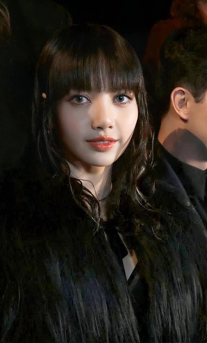 Lisa đẹp ph&aacute;t đi&ecirc;n tại show diễn Celine, sắc v&oacute;c lẫn thần th&aacute;i đỉnh kh&ocirc;ng ch&ecirc; nổi! - Ảnh 8.