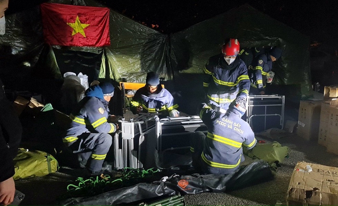 Hình ảnh cảnh sát cứu hộ Việt Nam triển khai tìm kiếm 15 nạn nhân dưới đống đổ nát tại Thổ Nhĩ Kỳ - Ảnh 3.
