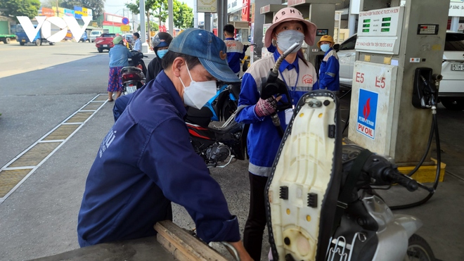 Kỳ lạ kinh doanh xăng dầu &ldquo;c&agrave;ng thấy đ&ocirc;ng kh&aacute;ch c&agrave;ng sợ&rdquo; - Ảnh 1.