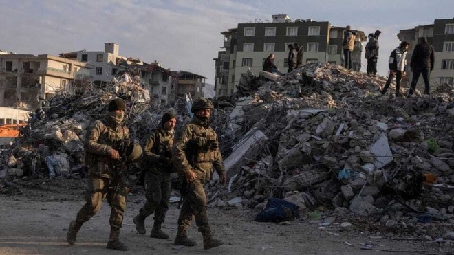Thổ Nhĩ Kỳ bắt giữ hơn 100 người sau trận động đất thảm khốc - Ảnh 1.