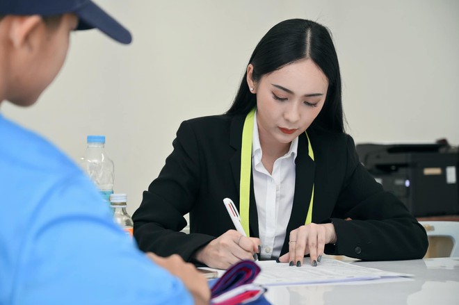 Chân dung nữ thần mới của bóng đá Thái Lan: Cực xinh đẹp, giỏi môn cưỡi ngựa - Ảnh 2.