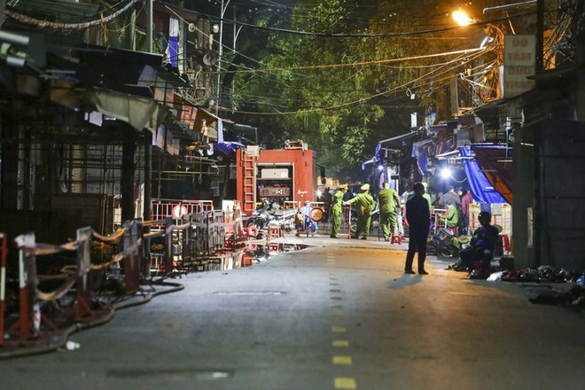 Hải Phòng: Xuyên đêm bảo vệ hiện trường, chống “lửa tái phát” tại chợ Tam Bạc - Ảnh 13.