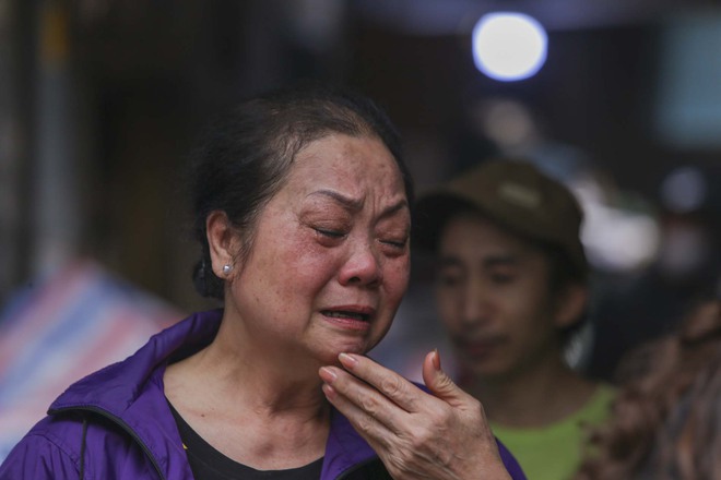 Nhiều tiểu thương khóc nức nở trước đống tro tàn sau vụ cháy tại chợ Tam Bạc: \'Cả nhà tôi không ăn, không ngủ được\' - Ảnh 5.