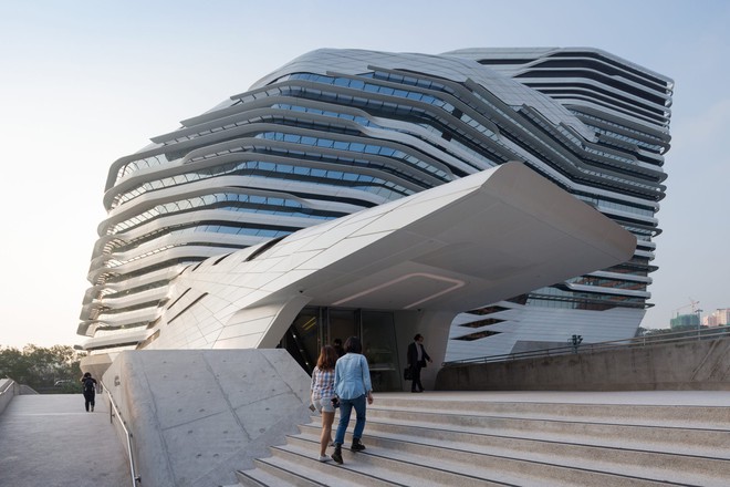 Zaha Hadid: Người phụ nữ trở thành biểu tượng trong ngành kiến trúc - Ảnh 4.