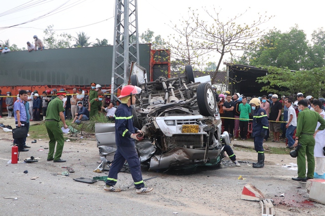 Hiện trường vụ tai nạn kinh hoàng làm 8 người chết ở Quảng Nam - Ảnh 6.