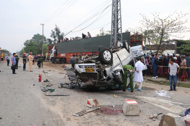 Hiện trường vụ tai nạn kinh hoàng làm 8 người chết ở Quảng Nam - Ảnh 5.