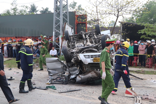 Hiện trường vụ tai nạn kinh hoàng làm 8 người chết ở Quảng Nam - Ảnh 4.