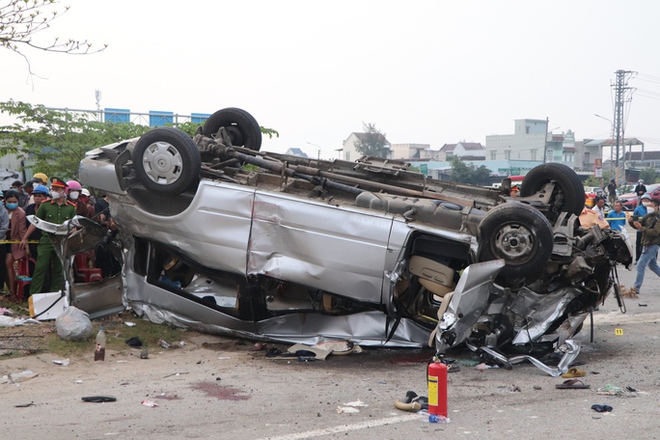 Hiện trường vụ tai nạn kinh hoàng làm 8 người chết ở Quảng Nam - Ảnh 13.