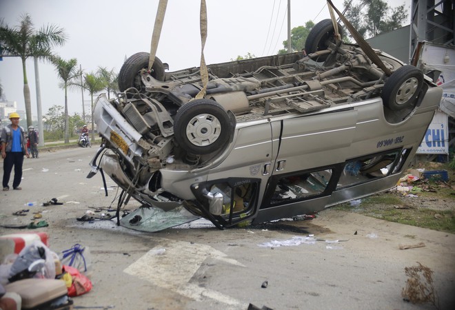 Đã có 10 người tử vong trong vụ tai nạn thảm khốc ở Quảng Nam - Ảnh 1.