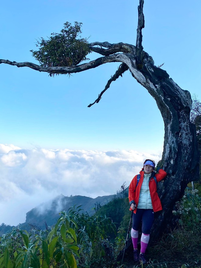 Xu hướng “sưu tập mạo hiểm” mới của hội chị em để chinh phục các ngọn núi cao nghìn mét tại Việt Nam - Ảnh 2.