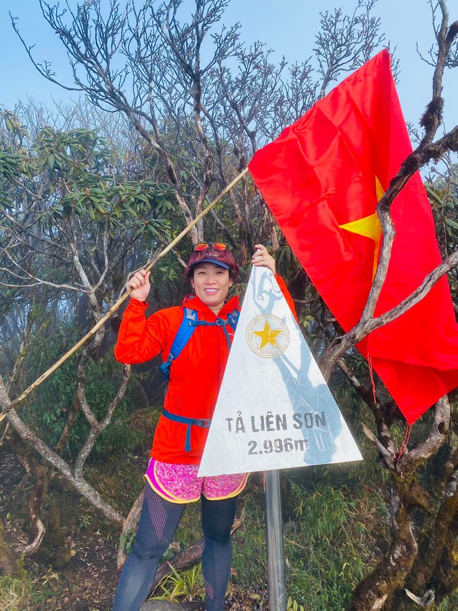 Xu hướng “sưu tập mạo hiểm” mới của hội chị em để chinh phục các ngọn núi cao nghìn mét tại Việt Nam - Ảnh 2.