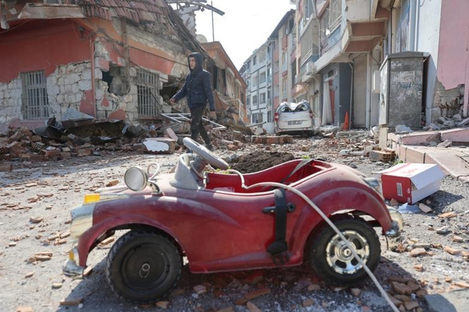 Những hình ảnh nhói lòng về hậu quả động đất ở Thổ Nhĩ Kỳ và Syria - Ảnh 4.