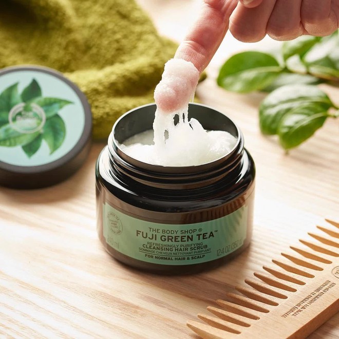 N&agrave;ng c&ocirc;ng sở d&ugrave;ng thử muối tẩy da chết da đầu, t&oacute;c mượt m&agrave; v&agrave; mọc nhanh hơn hẳn - Ảnh 8.