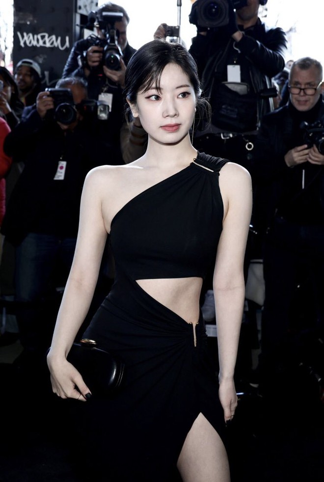 Dahyun đẹp phát sáng tại fashion show, nước da trắng bật tông khiến nhiều khách mời khác bị lu mờ - Ảnh 5.