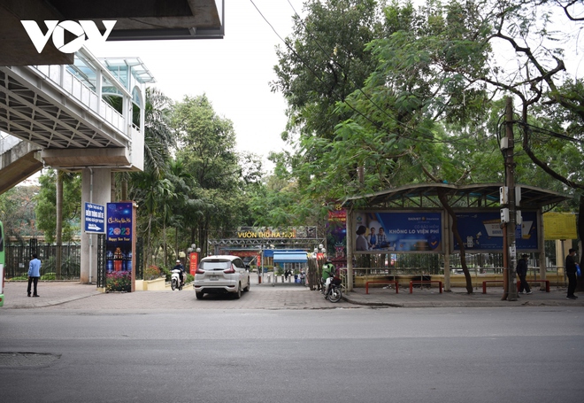 Cận cảnh khu vực hàng rào Vườn thú Hà Nội dự định tháo dỡ - Ảnh 2.